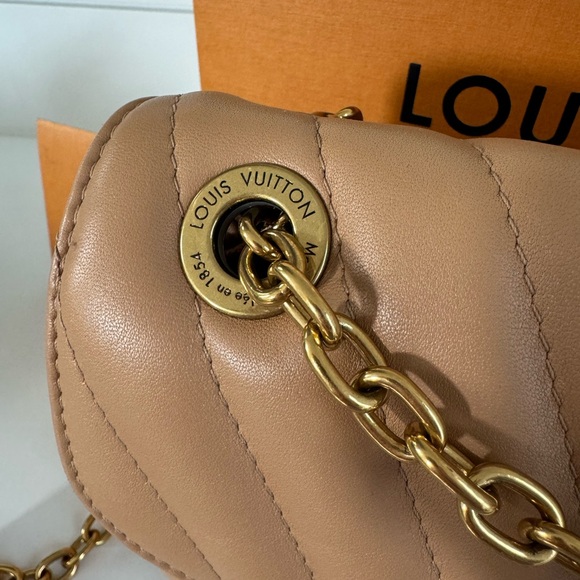 Louis Vuitton new wave chain MM 2022 | tan | like new condition | 100% authentic - Picture 6 of 15